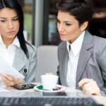 נשות עסקים עוסקות בחיפוש קרנות ומענקים