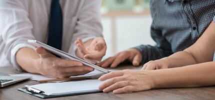 עובדים בסוכנות ביטוח